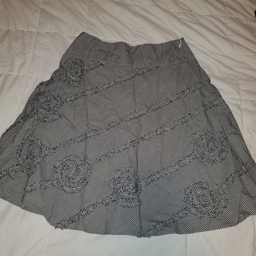 SLB size 10 petite striped textured skirt. super cute and unique